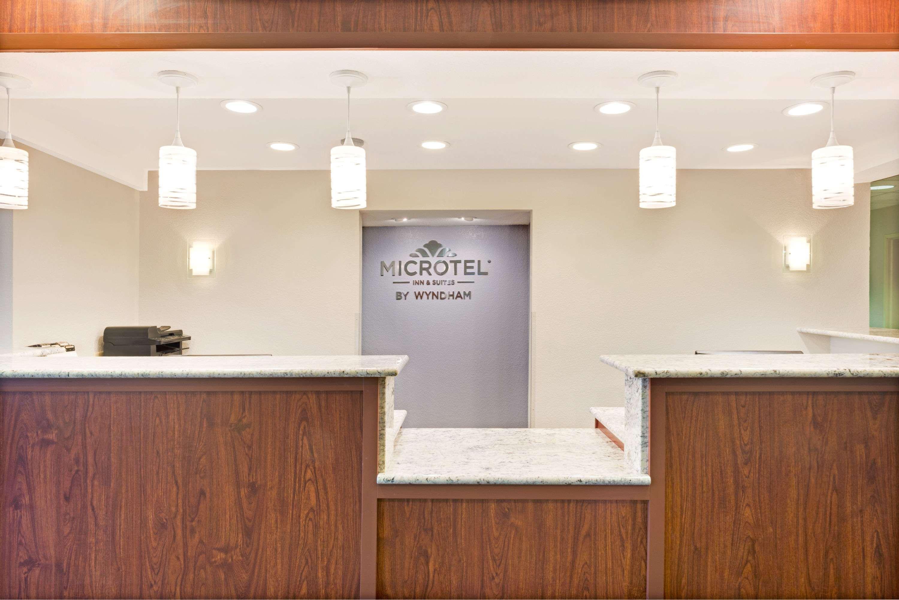 Microtel Inn & Suites Urbandale Экстерьер фото